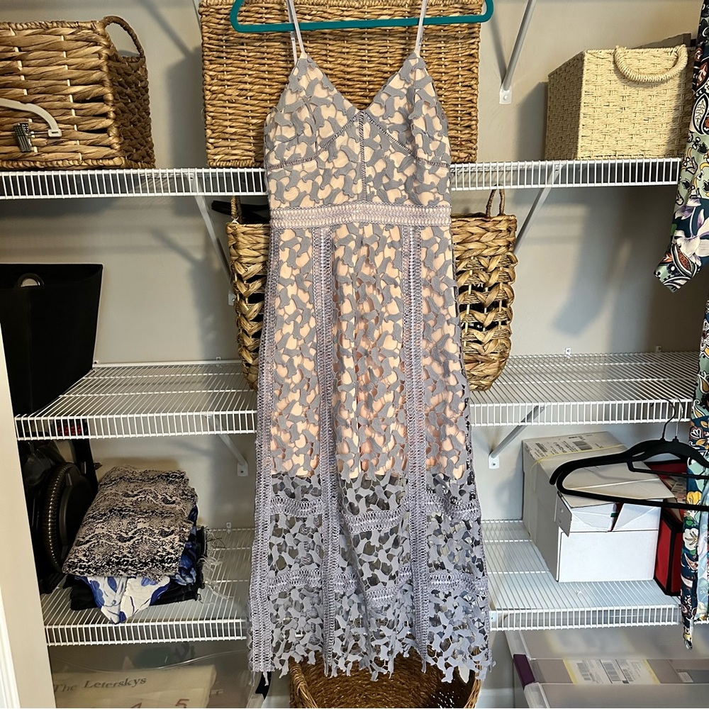 Elliatt Lace Tingle Midi Dress